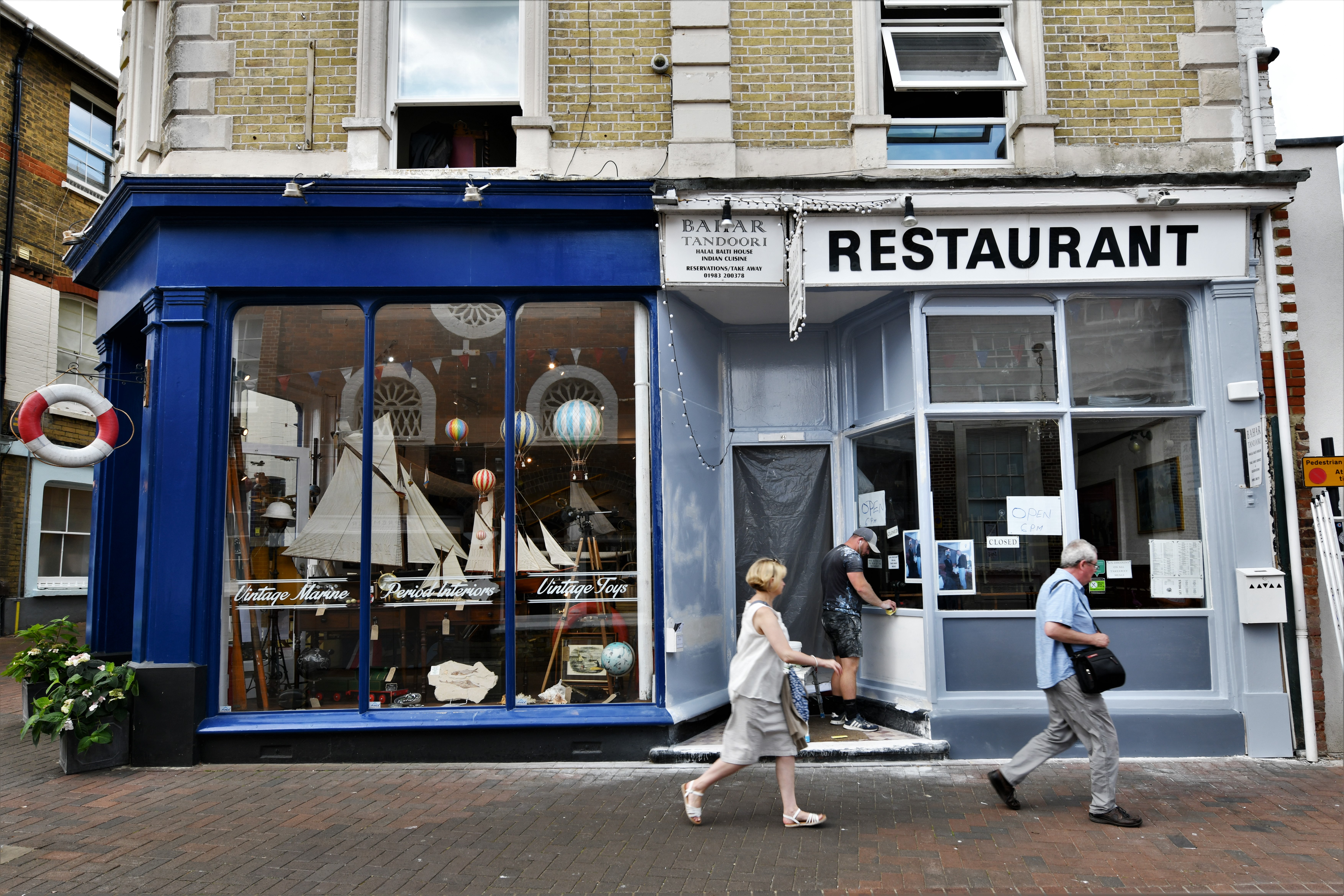 Cowes High Street, Vintage Marine and Bahar Tandoori - geograph.org.uk - 6310332
